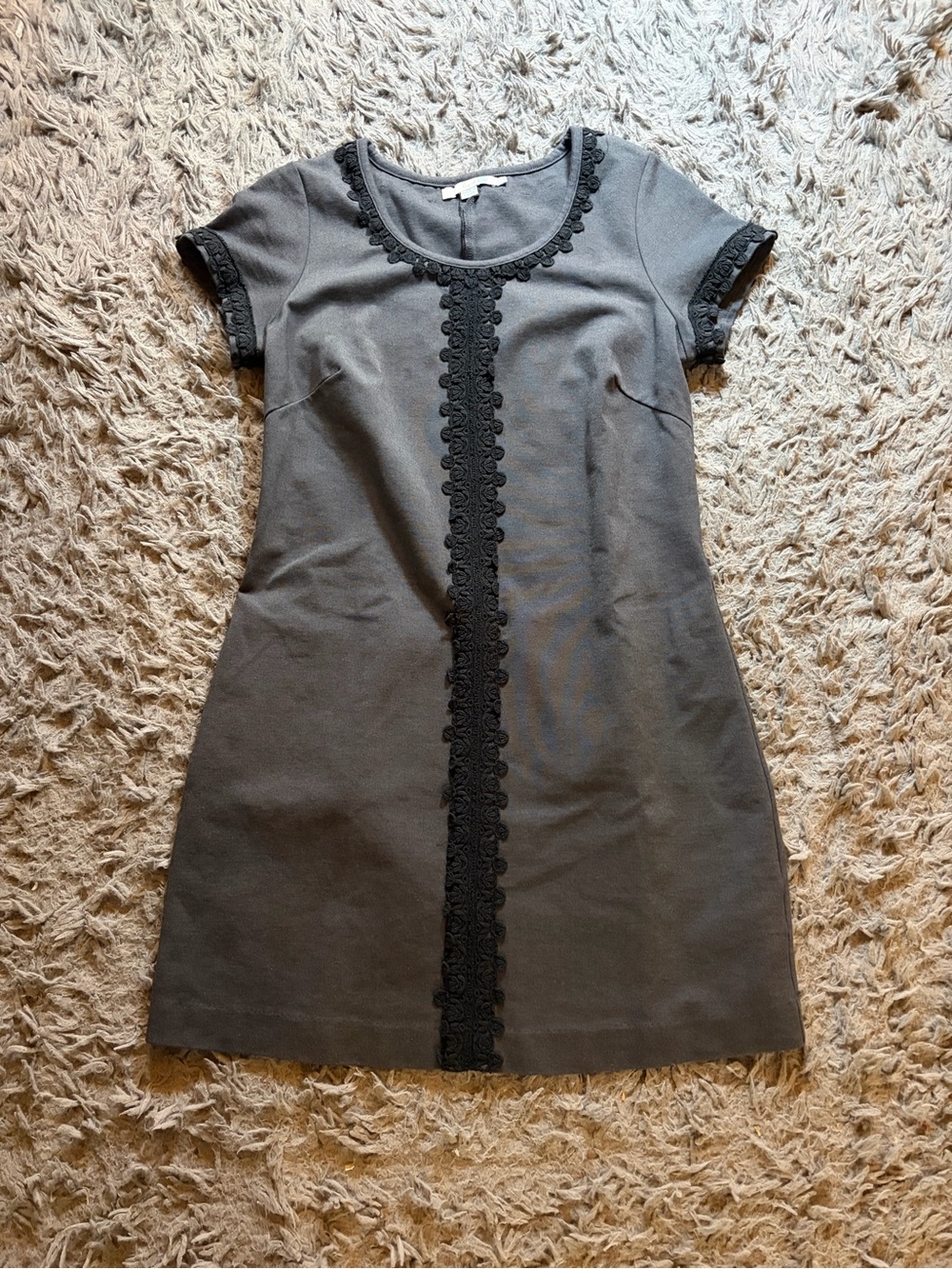 Boden charcoal grey short sleeve black crochet lace detail shift dress sz 8p